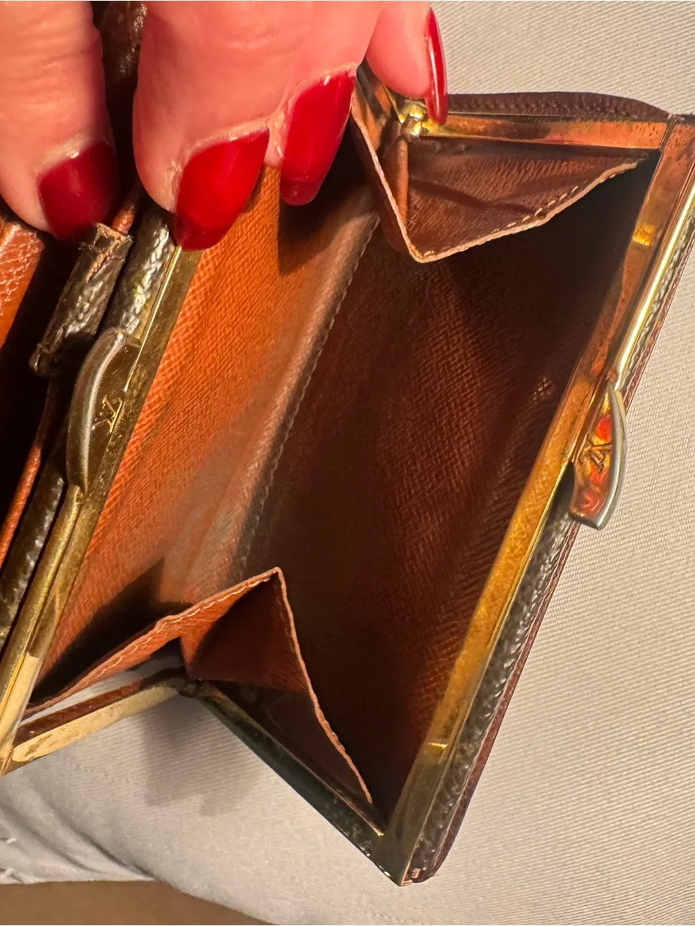 Louis Vuitton classic lv